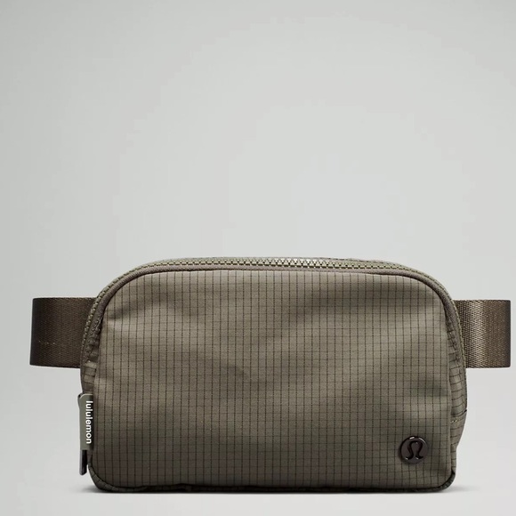 Lululemon Everywhere Belt Bag Carob Brown Crossbody Sling Bag Nwt - Picture 2 of 6